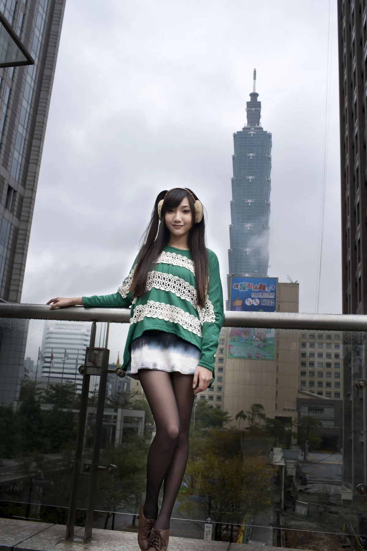 Người mẫu chân đẹp Tina Li Shuang của BEAUTYLEG - Buổi chụp hình ngoài trời với tất đen và buổi chụp hình trong studio với nội y - 17